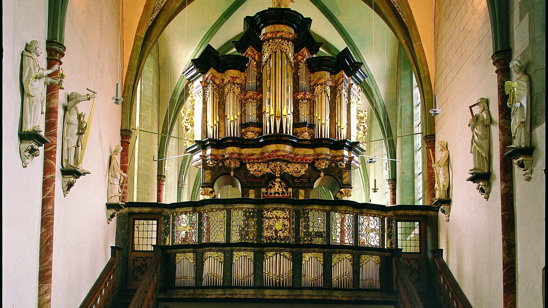 Foto-Orgel-Oelinghausen-aspect-ratio-16-9